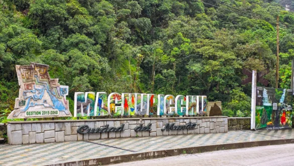 Aguas Calientes napis Machu Picchu pueblo Peru