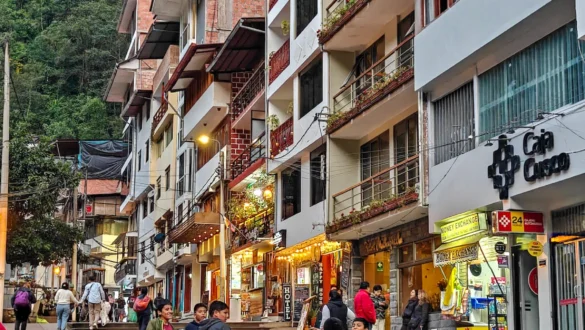 otroci Aguas Calientes Peru ulica